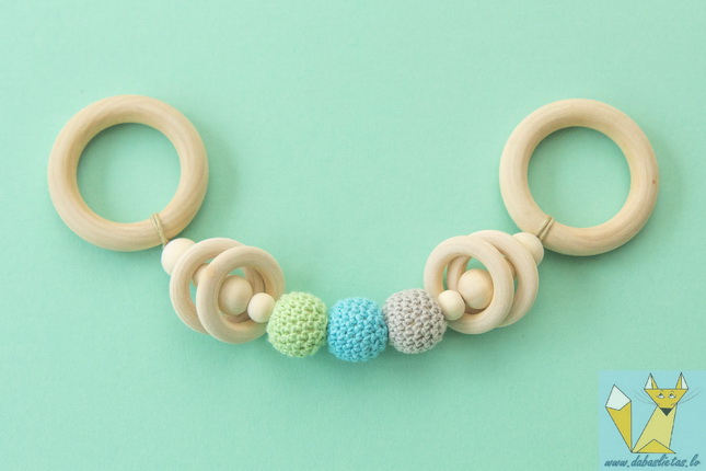 pirmais-grabulis-grauzamrinkis-koka-tamborets-ar-lina-auklu-attistosa-rotallieta-davana-raudzibas-jaundzimusajam 1430142821